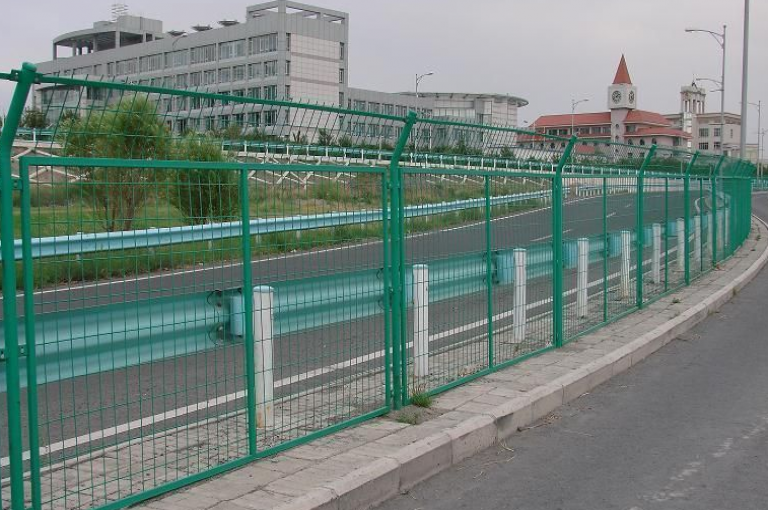 公路護欄網(wǎng)