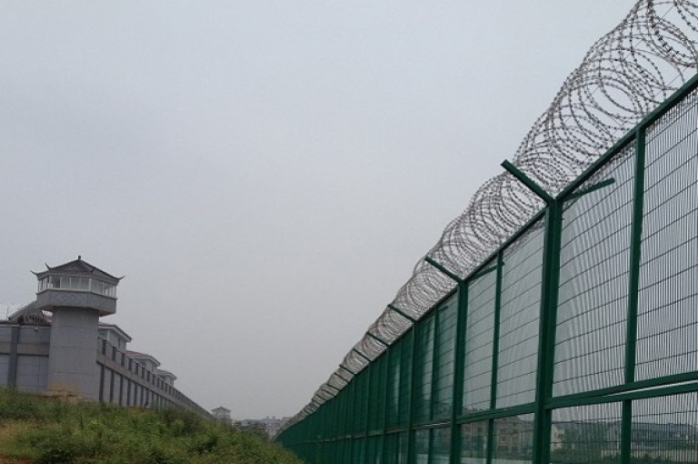 監(jiān)獄圍墻鋼網(wǎng)墻