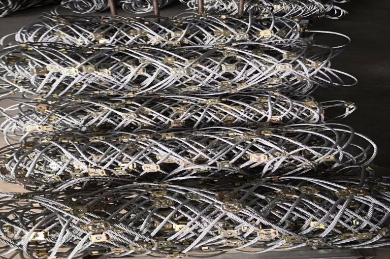 山體滑坡防護(hù)網(wǎng)